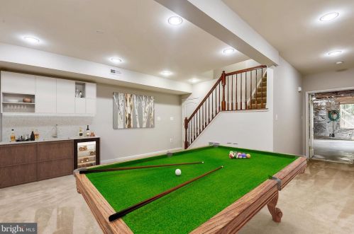 7112 Ayers Meadow Ln, Springfield VA  22150-4915 exterior