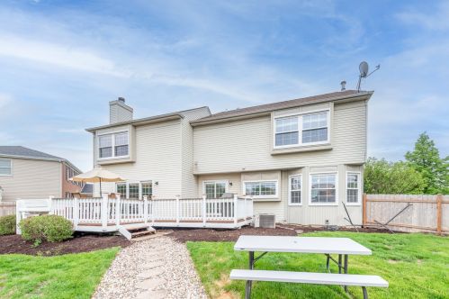 1075 Big Eagle Trl, Carol Stream IL  60188 exterior