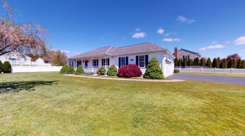 27 Strawberry Ln, Southington, CT 06489-3928