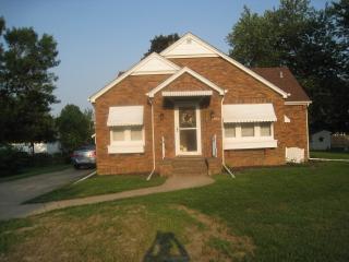 1403 5th St, Sunny Hill Estates, IL 61273-7748