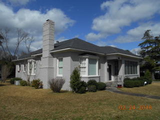 198 Curry St, Pelham, GA 31779-1336