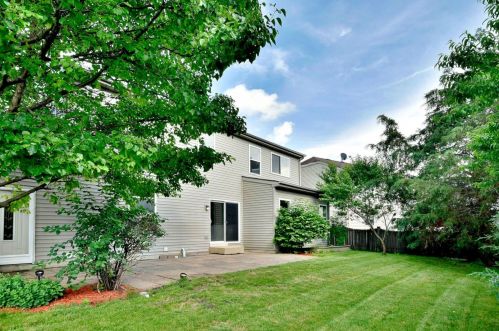 364 Messenger Cir, North Aurora IL  60542-1805 exterior