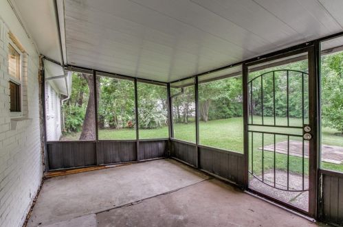 8005 Lazy Ln Rd, Fort Worth TX  76180-7161 exterior