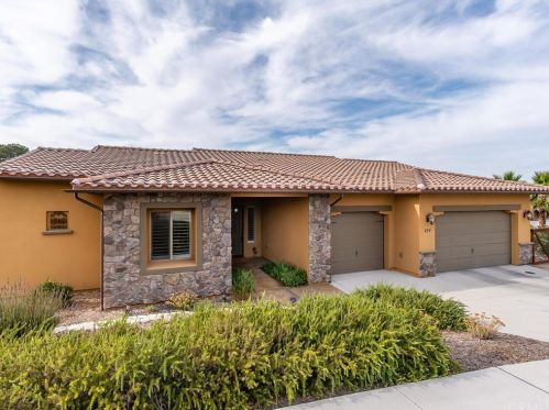 424 Calle Alto St, Lake Nacimiento, CA 93446-7767