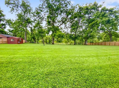 221 Pecan Est Rd, Angleton TX 77515-8463 exterior