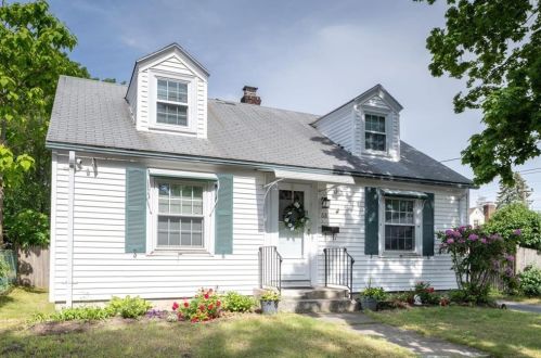 68 Barber Ave, Warwick, RI 02886-5202