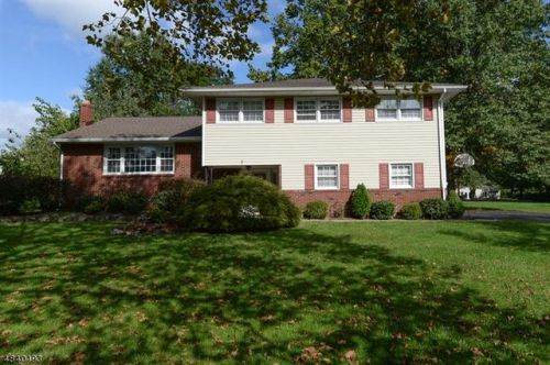 7 Ringwood Dr, Parsippany, NJ 07054-1616
