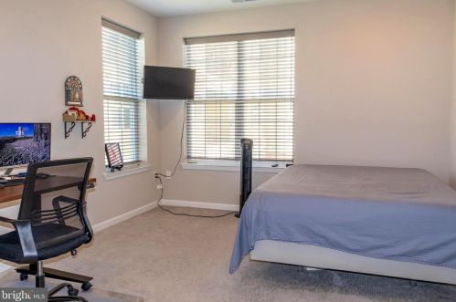 938 Halifax Pl, Trenton NJ  08619-2070 exterior