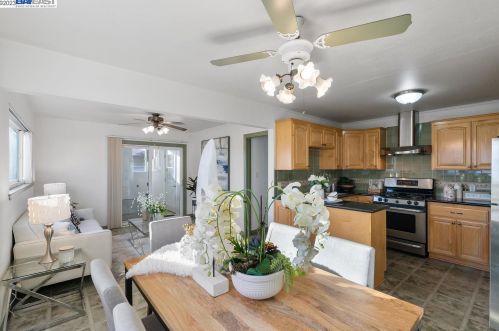 1381 Marybelle Ave, San Leandro CA 94577-2319 exterior