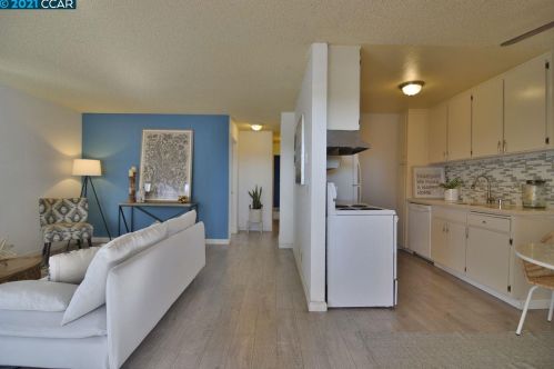 25073 Copa Del Oro Dr, Hayward, CA 94545-2576