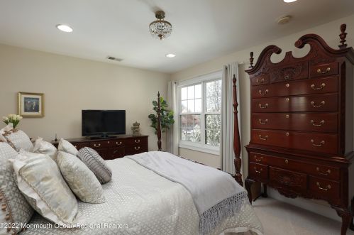 9 Majestic Dr, Tinton Falls NJ 07724-4760 exterior