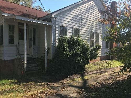 1002 South Broad St, Walhalla, SC 29691-1719