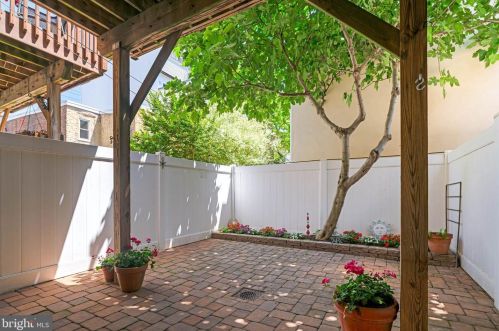 809 20 St, Philadelphia PA 19130-2025 exterior