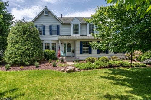 62 Barley Sheaf Rd, Flemington, NJ 08822-3117