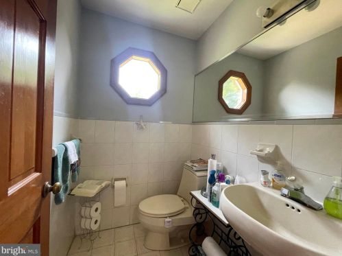 2053 Mayflower Dr, Silver Spring MD 20905-5564 exterior