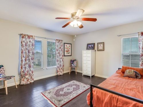 6207 Betty Cook Dr, Austin TX  78723-3313 exterior