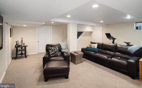 220 Washington Ave, Tavistock NJ 08033-3323 exterior