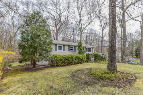 56 Lovers Ln, East Lyme, CT 06333-1518