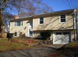 6 Vineyard Ln, Barrington, RI 02806-3426