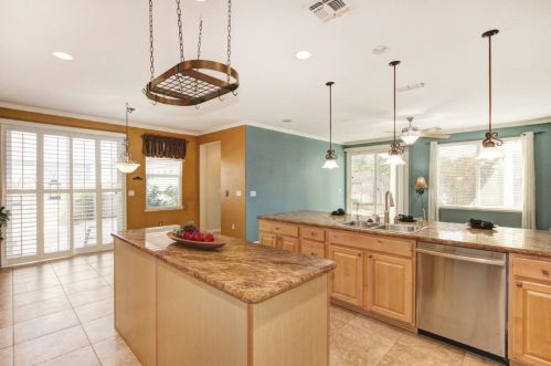 5616 Mingee Way, Elk Grove CA  95757-1647 exterior