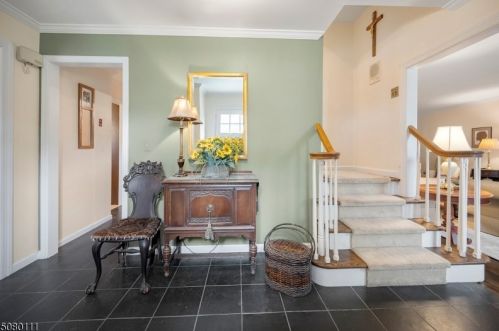 31 Junard Dr, Morristown, NJ 07960-2501