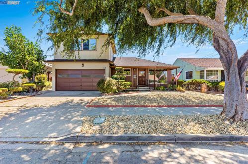 872 Portola Dr, San Leandro, CA 94578-4051