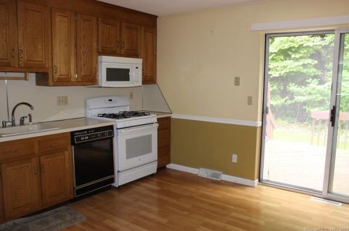 142 Howe Ave, Huntington CT  06484-4104 exterior