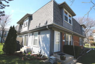 2223 Ramsey Cir, Schaumburg, IL 60194-2555
