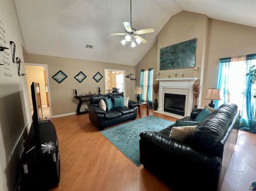 500 Clover Trl, Bonaire, GA 31005-3745