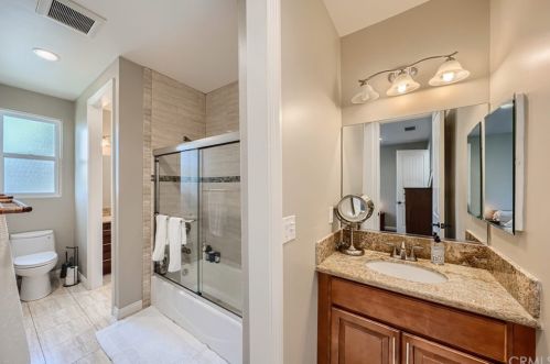 1814 Main St, Huntington Beach CA  92648-2725 exterior