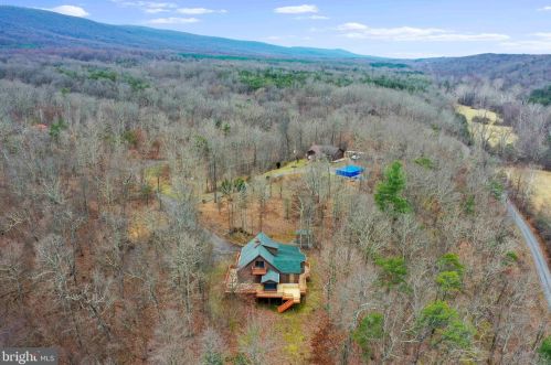 204 Quiet Place Ln, Berkeley Springs WV  25411-6633 exterior