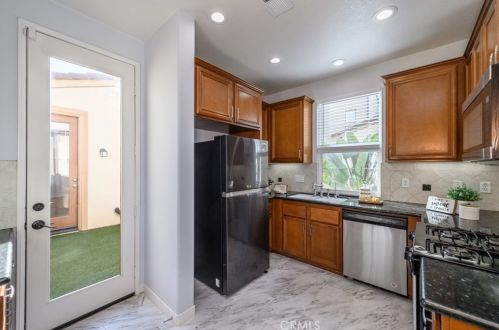 39 Tall Oak, Irvine CA  92603-4213 exterior
