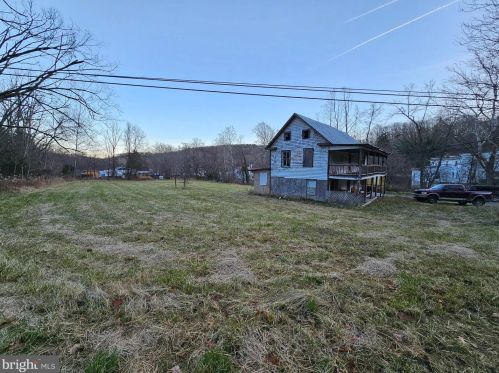 15 John Deere Ln, Maysville, WV 26833-8014