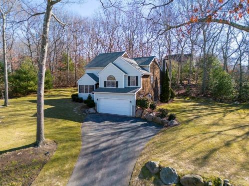 26 Sir Michael Cir, Richmond, RI 02892-1642