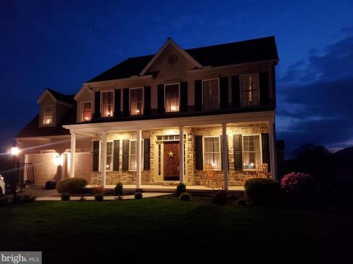 2724 Pin Oak Dr, Harrisburg, PA 17112-1470