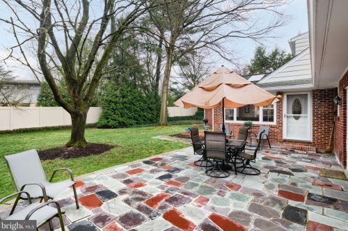 348 Kings Hwy, Tavistock NJ 08033-1205 exterior