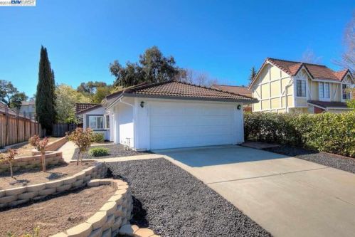 1026 Larkspur Dr, Livermore, CA 94551-1426