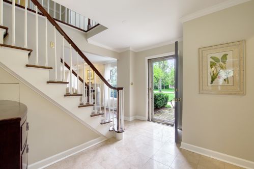 1549 Meadow Ln, Glenview, IL 60025-2347