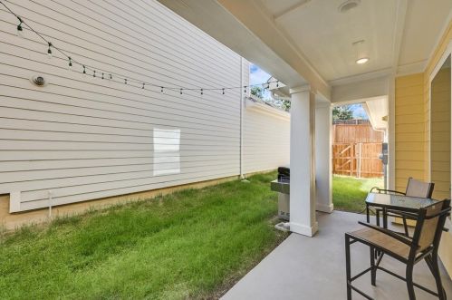 1557 Jackson St, Carrollton TX 75006-6253 exterior