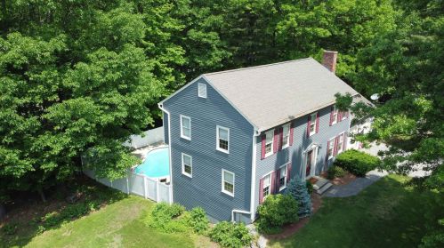 9 Bennington Rd, Nashua, NH 03064-8100