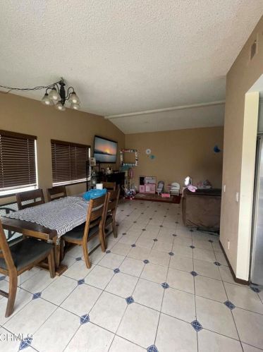 2210 Joyce Pl, Oxnard, CA 93033-2009