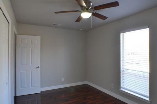 2006 Brentwood Ln, Carrollton TX exterior