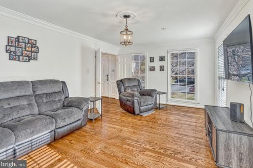 12125 Darnley Rd, Woodbridge VA  22192-6615 exterior