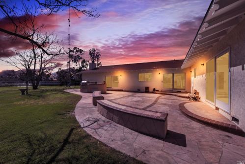 7372 Paddon Rd, Vacaville, CA 95688-9634