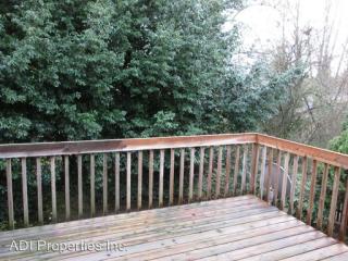16460 Woodcrest Ave, Portland OR  97224-5566 exterior