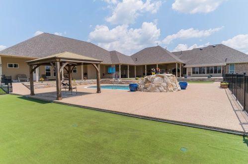 174 King Ranch Ct, Fort Worth, TX 76108-9598