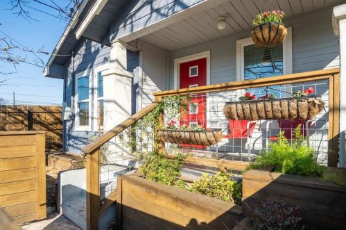 1191 Chicon St, Austin, TX 78702-2144