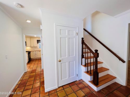 77 Old Orchard Rd, Riverside CT  06878-1029 exterior