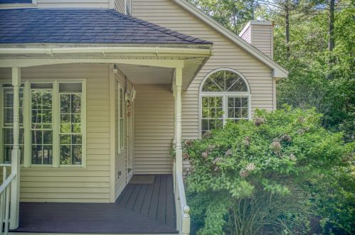60 Horace Greeley Rd, Amherst, NH 03031-1611