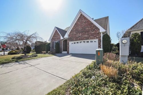 2 Enzo Dr, Coventry, RI 02816-6091